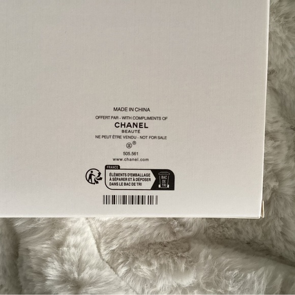 NEW CHANEL Coin Purse - Picture 8 of 8